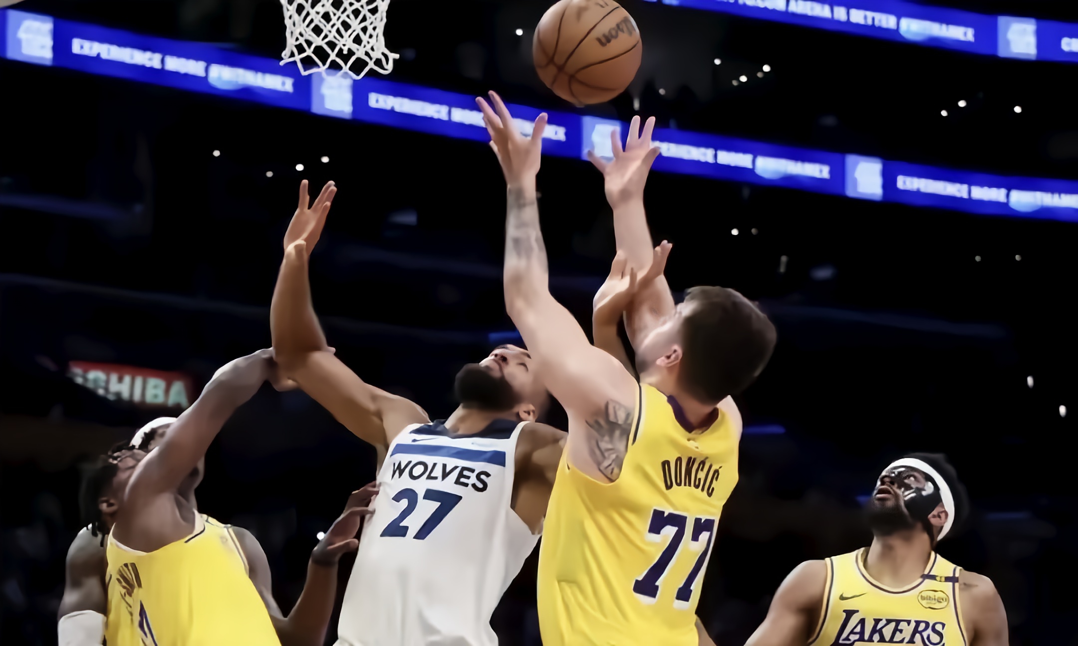 冲刺阶段体能课后，上海久事绝杀压哨备战NBA季后赛，质疑声仍在，轮换策略成焦点的简单介绍