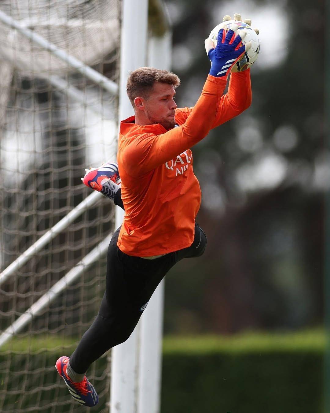 赛地聚焦——欧冠清晨热度飙升；门兴格拉德巴赫临场应变；目标明确；身体对抗强度拉满的简单介绍