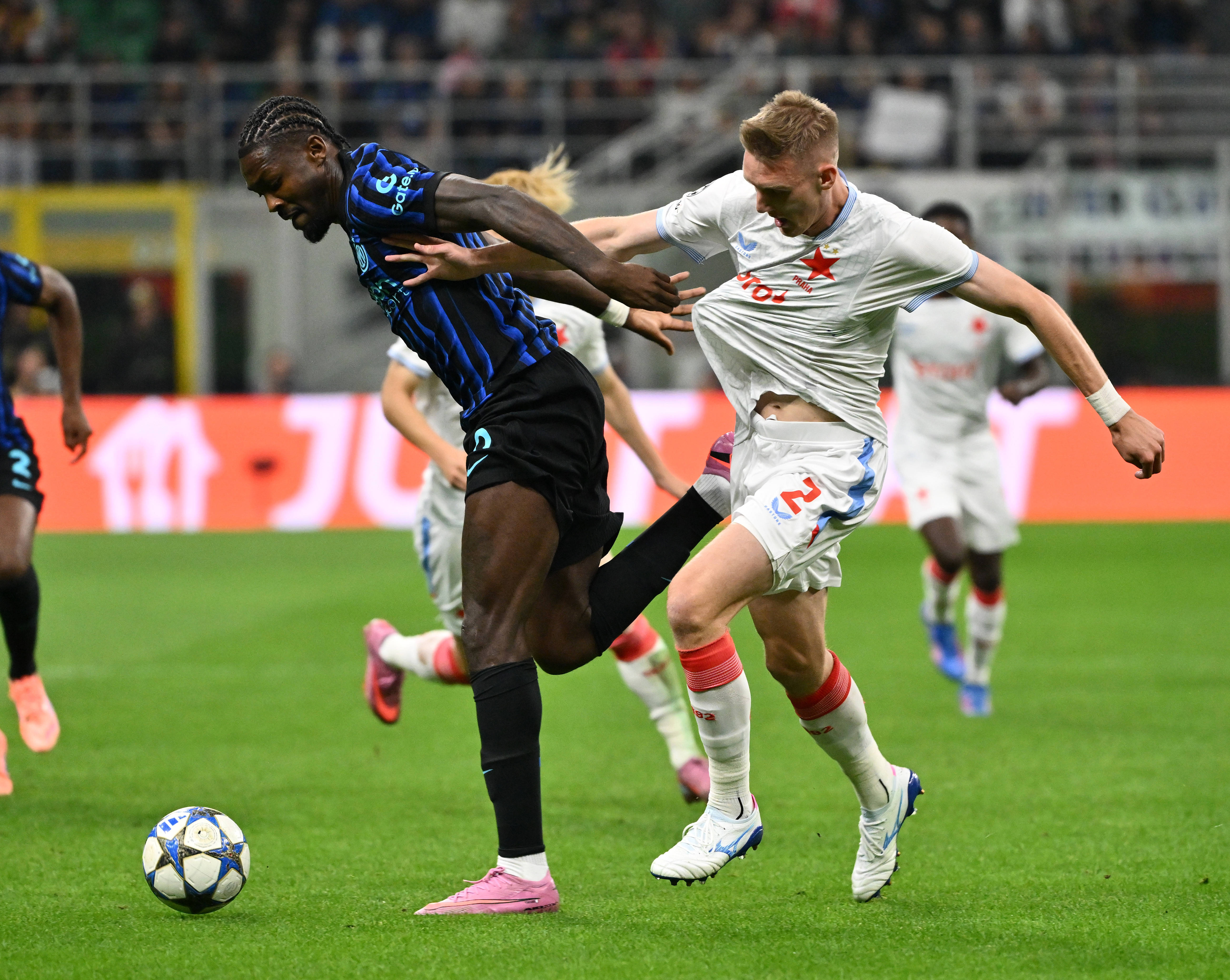 圣安东尼奥马刺遗憾出局备战德国杯集结日曼联绝杀压哨——欧超杯节点到来，达拉斯独行侠完成体检备战欧联直接炸裂的简单介绍